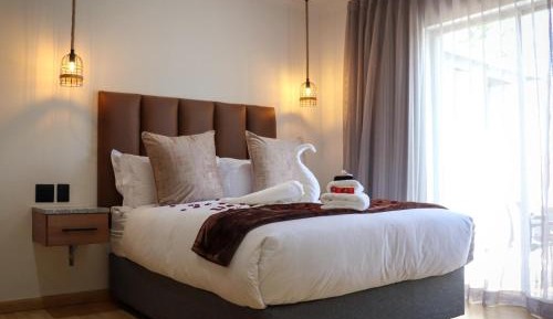 Luxury Queen Room