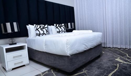 Standard Queen Room