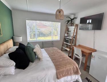 Queen Room with Garden View