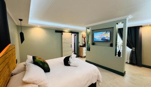 Deluxe Queen Room