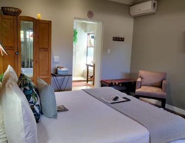 Luxury Queen Room