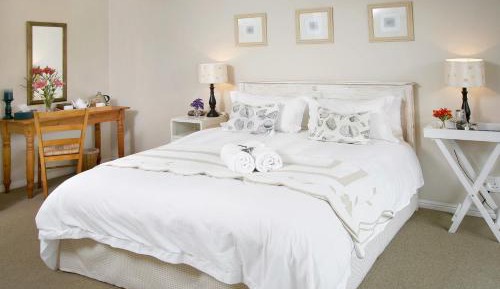 Luxury Queen Room with Pool View