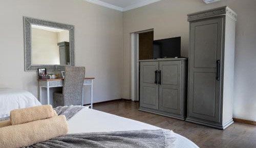 Deluxe Double Room (2 Adults + 1 Child)