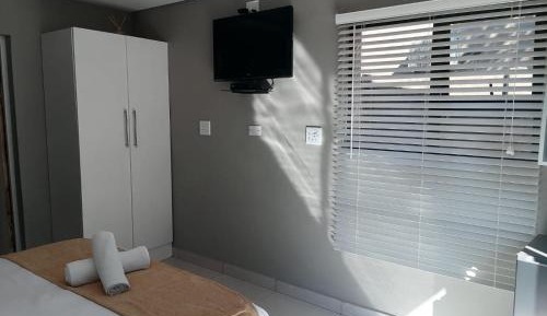Economy Queen Room