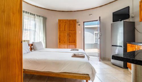  2 Sleeper Rondavel (Twin with bathroom)