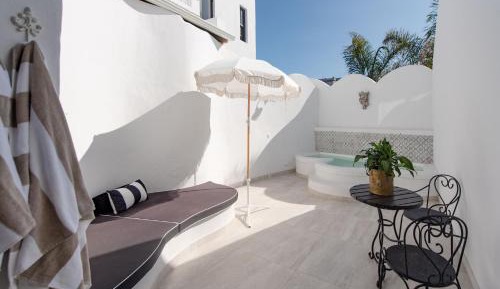 King Suite with Pool View