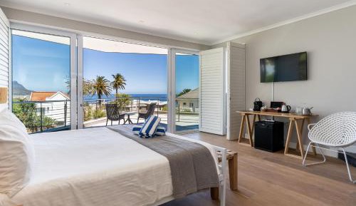 Deluxe Double Room with Balcony and Sea View