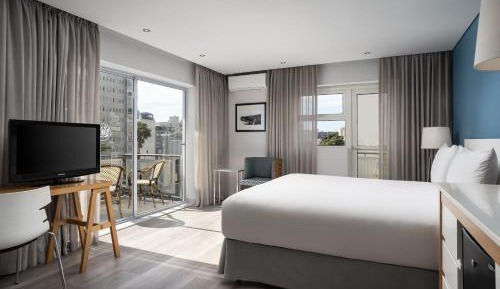 Larger Guest room, 1 King, Partial sea view, Balcony