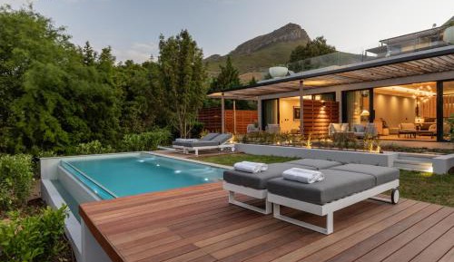 Pool Suite 