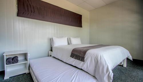 Family Room (Queen Bed + 2 Rollout Trundle Beds)