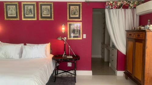 Queen Room with Garden View