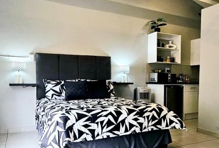 Deluxe Queen Suite