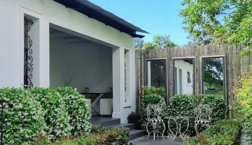 Luxury Suite / Honeymoon Suite 