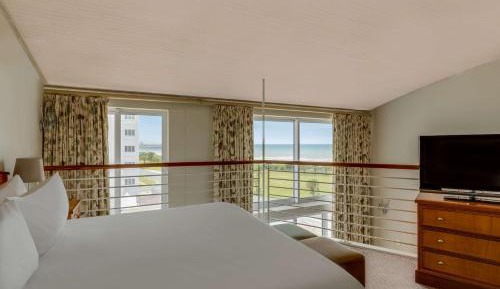 Loft Apartment with Sea View
