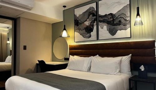 Standard Queen Room