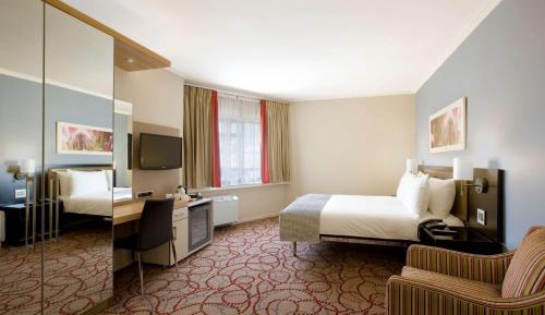 Standard Queen Room - Non-Smoking