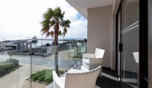 Larger Guest room, 1 King, Harbor view, Balcony