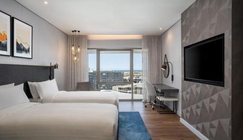 Larger Guest room King with View