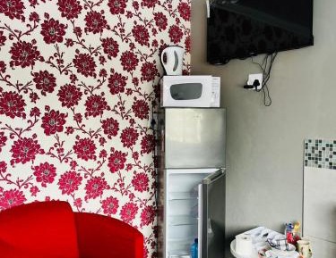 Single Room with Shared Toilet