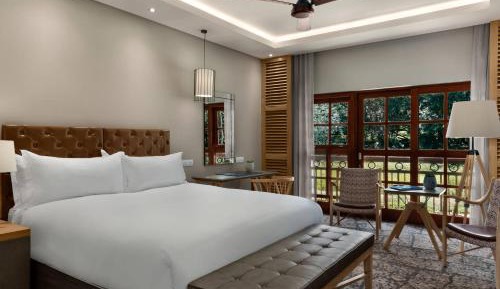 Guest room, 1 King, Forest view, Juliette Balcony