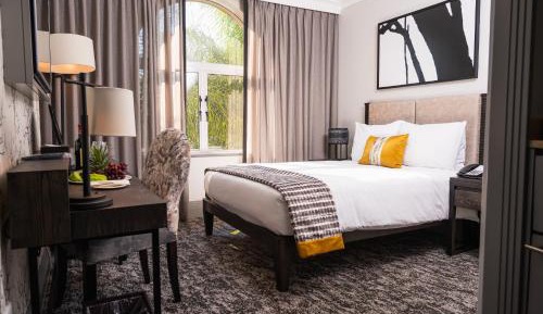 Standard Queen Room