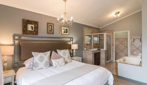 Honeymoon Room with Lagoon View 2