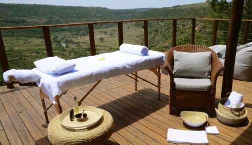 Deluxe Bungalow with River View - Safari Package