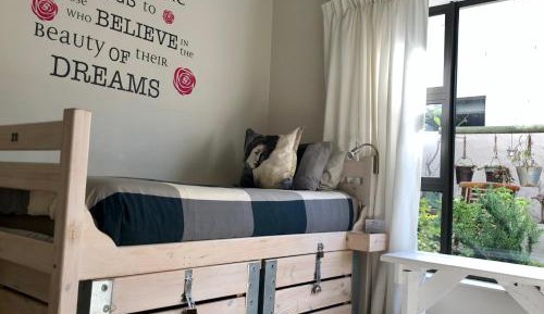 Budget Twin Room with Shared Bathroom