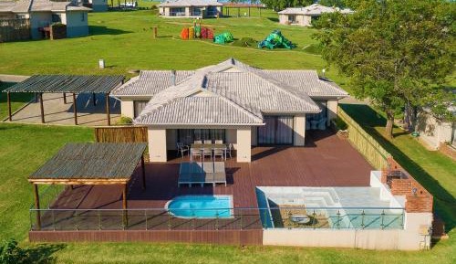 Three Bedroom Luxury Chalet with Splash Pool