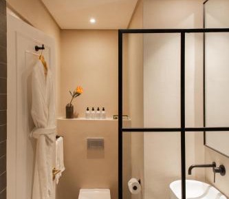Bijou Room with Shower