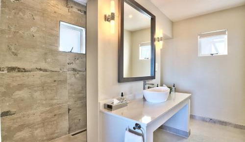 Panorama King Suite with Sea View