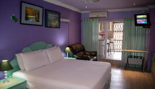 Deluxe King Suite