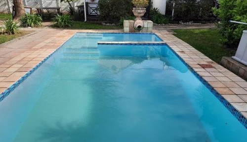 Cottage with Pool View
