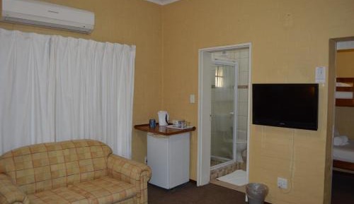 Family Room (2 Adults + 2 Children)