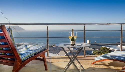 Deluxe Double Room with Side Sea View