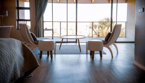 King Suite with Mountain View