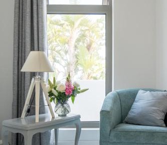 Apartment with Mountain View