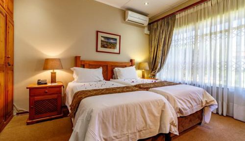 Queen Room with Private External Bathroom 