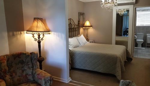Honeymoon Suite B