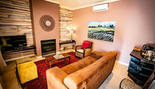 King Suite with Mountain View