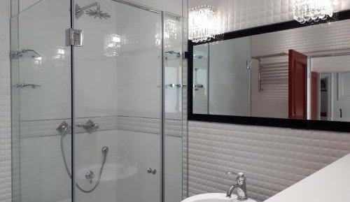 Deluxe Queen Suite