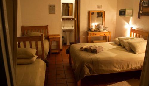 Basic Triple Room with Shared Bathroom