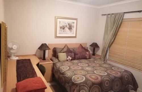 Kempton Park House | Inviting 3-bed House in Kempton Park