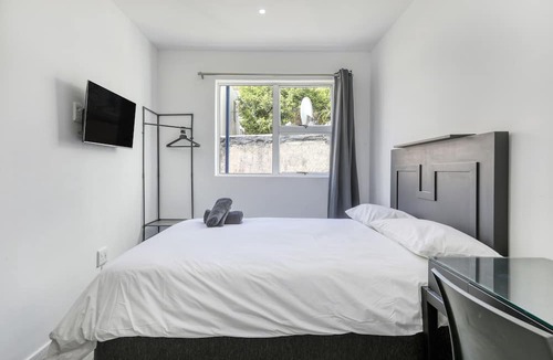 Sea Point Hotel | Inn & Out Express Sea Point