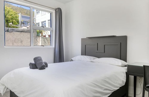 Sea Point Hotel | Inn & Out Express Sea Point