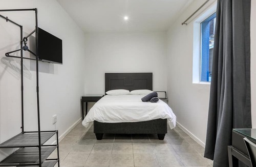 Sea Point Hotel | Inn & Out Express Sea Point
