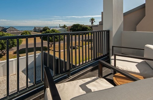 Sandbaai House | Glow Boutique Suites