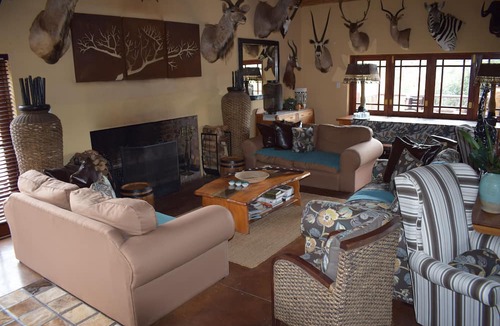 Nelson Mandela Bay Cabin | VALLEY BUSHVELD COUNTRY LODGE