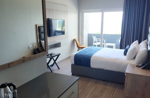 Warner Beach Hotel | 12 Oceans Hotel and Conference Centre