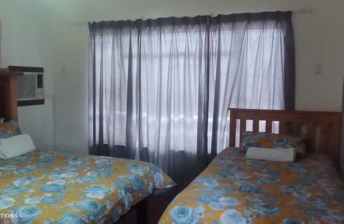 Beaufort West Cottage | Immaculate 2-bed Garden Cottage in Beaufort West